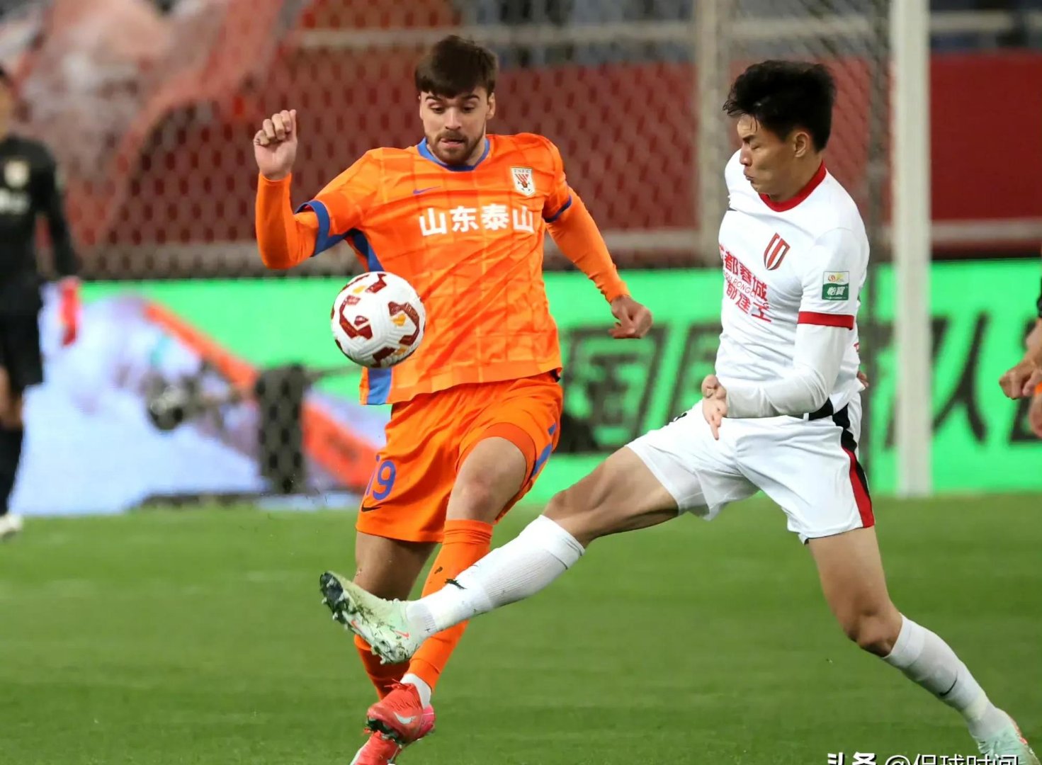 aiyouxi sports-山东泰山训练开放日；转会期绝杀压哨引欢呼；亚冠在即；数据趋势出现新变化-aiyouxi sports